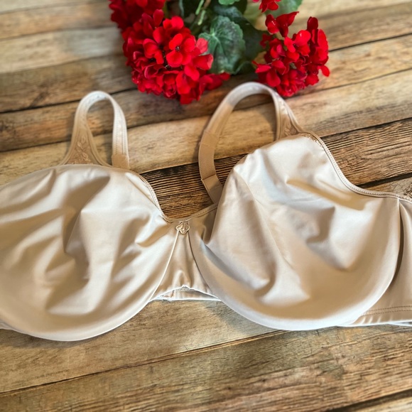 Bali Intimates & Sleepwear Bali Beige Underwire Lightly Lined Bra